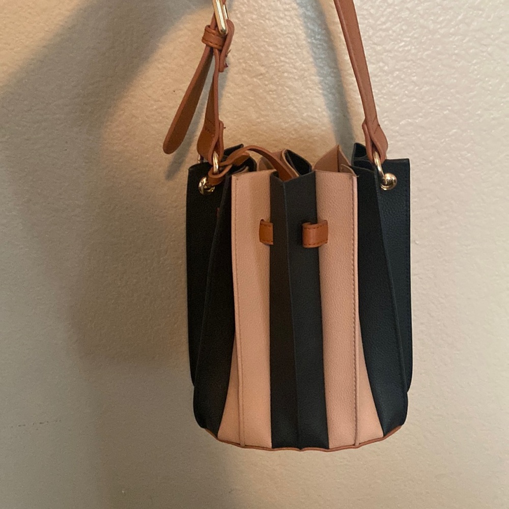 Leather bucket bag